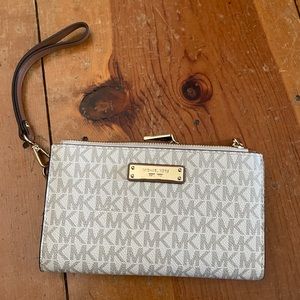 Micheal Kors Wallet/ Wristlet